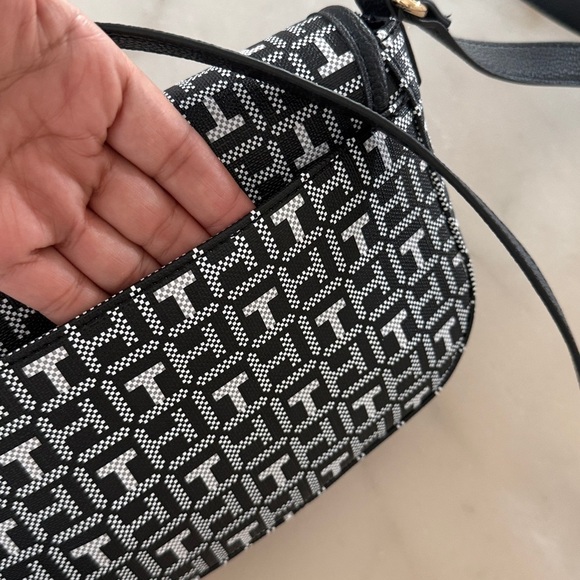 Tommy Hilfiger Monogram Black Gray and White Crossbody Shoulder Bag NWOT - Picture 5 of 14
